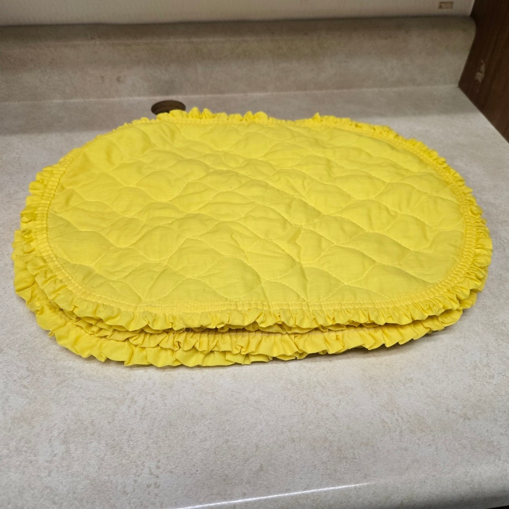 Vtg Yellow Quilted Ruffle Oval Placemats Set‎ of 5 Cottagecore Farmhouse Decor